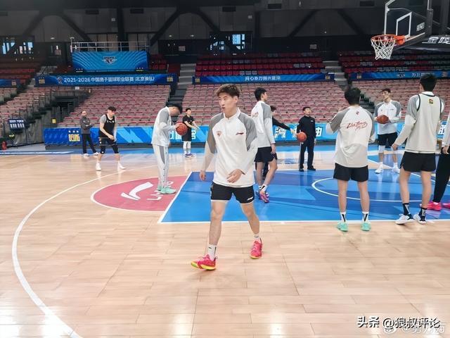 开云手机下载-北京vs浙江前瞻：周琦赵睿领衔大面积伤病 程帅澎跟队训练引关注
