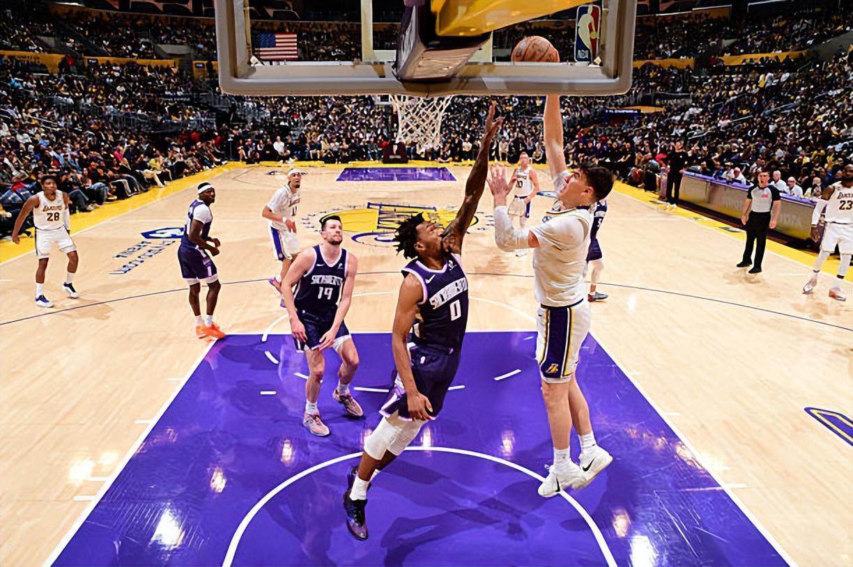 开云-作用越来越有限了，湖人锋线新星搞不好快要跌出轮换阵容了？