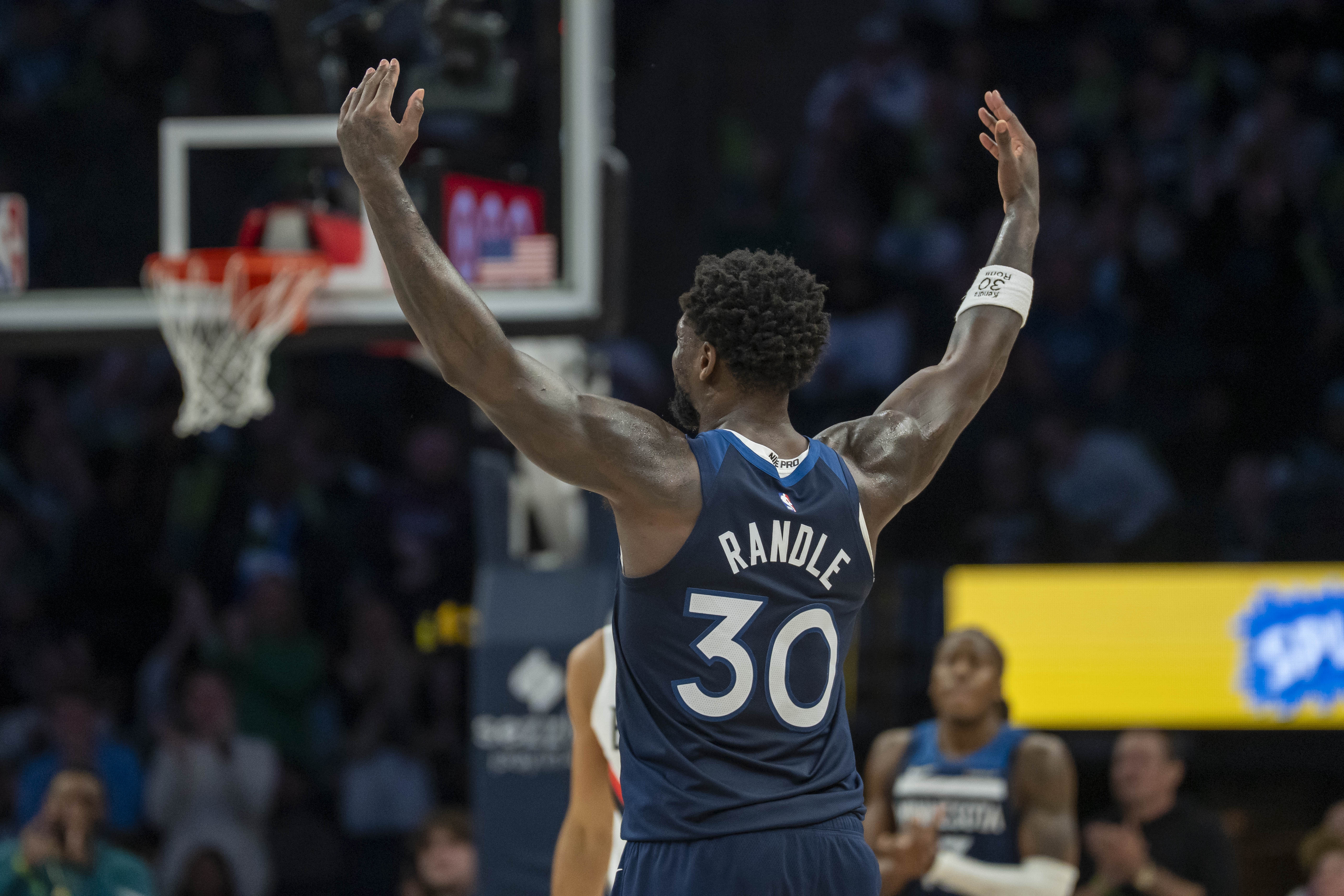 开云官网首页-兰德尔：我们防守其实不错 但开局给了对手太多二次进攻机会