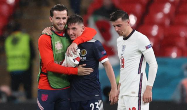 开云中国官方网站-【夜读】三狮军团又躺枪，两大将被迫隔离7天！